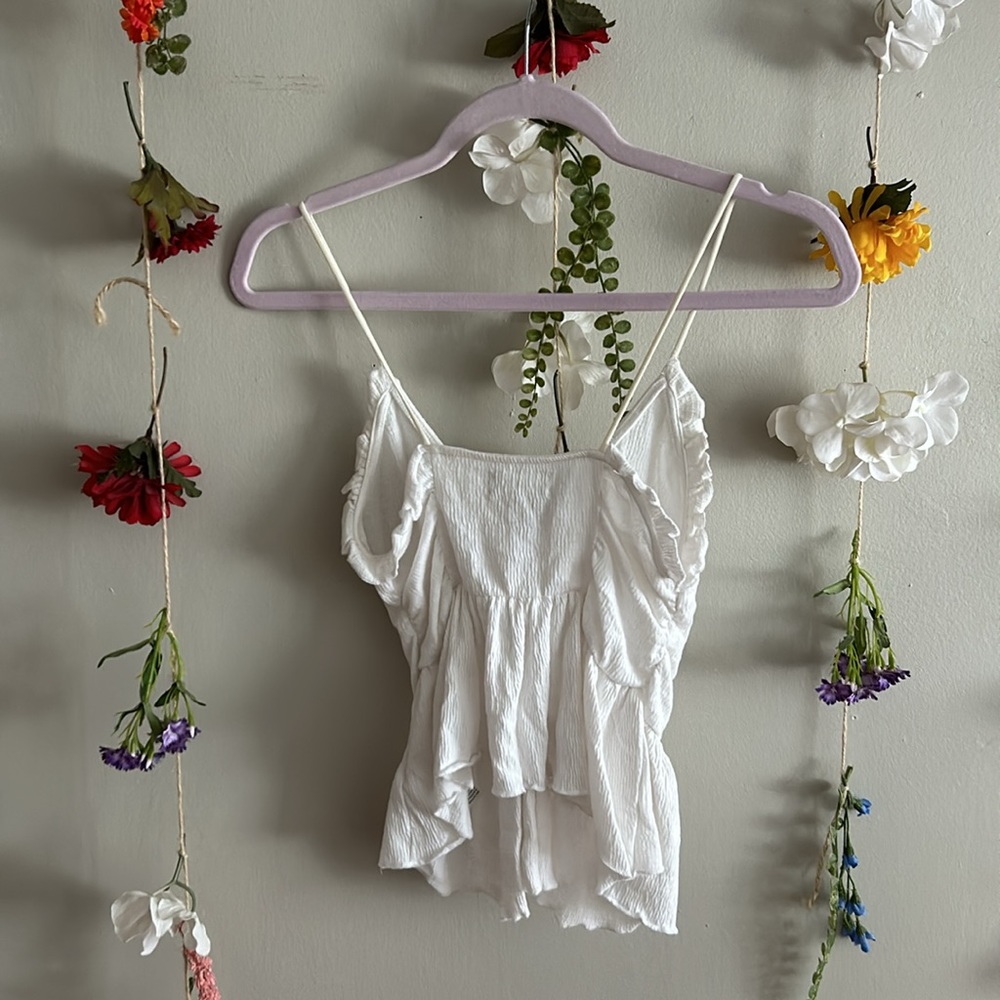 UO Ruched Textured Tank with Ruffled Details - Picture 2 of 3